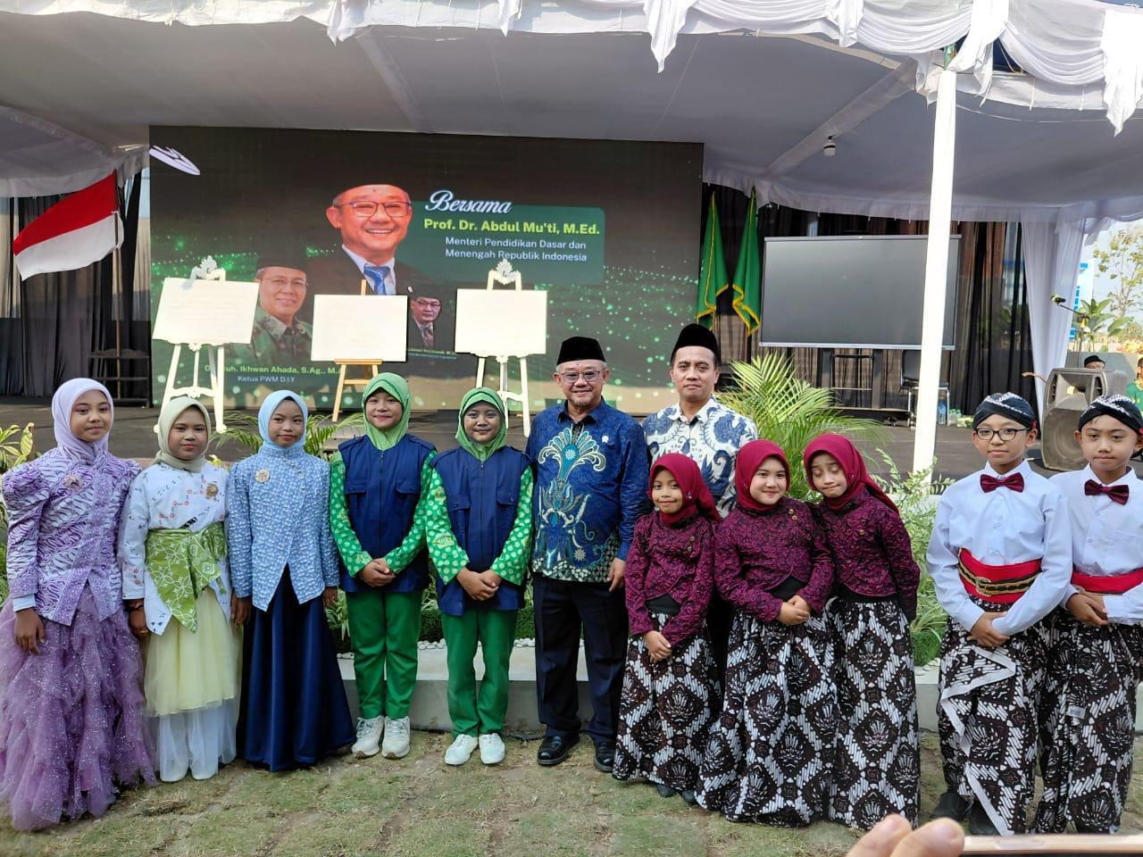 Siswa Moesa Creative Academy SD Muhammadiyah Sapen Tuai Apresiasi Menteri Pendidikan dalam Sarasehan Pendidikan
